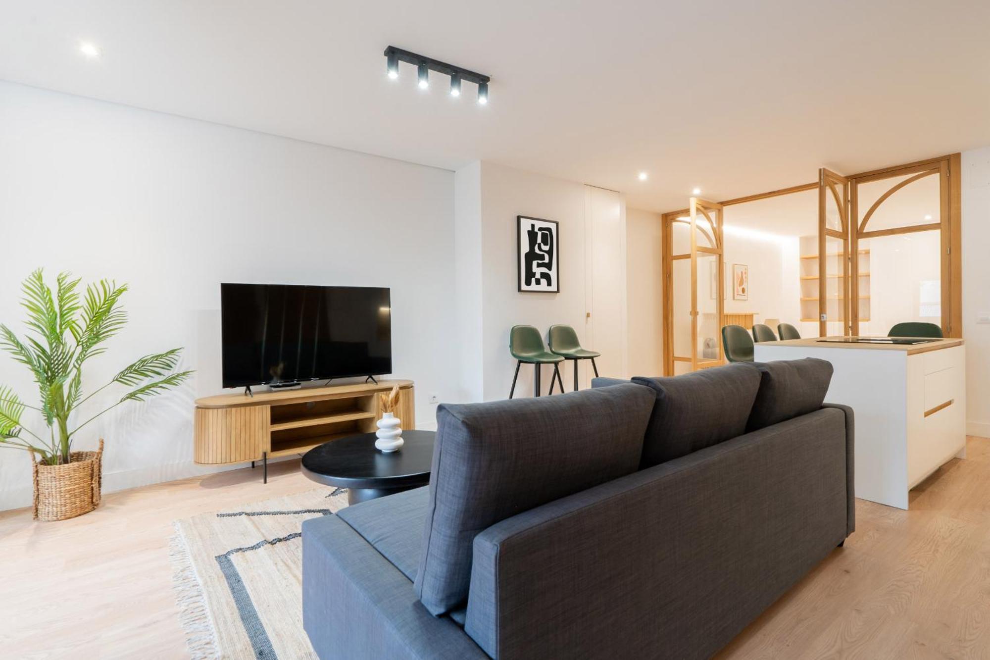 Apartamento Reformado Para 6 Personas En Plena Gran Via Alquiler Temporal Madrid Ngoại thất bức ảnh